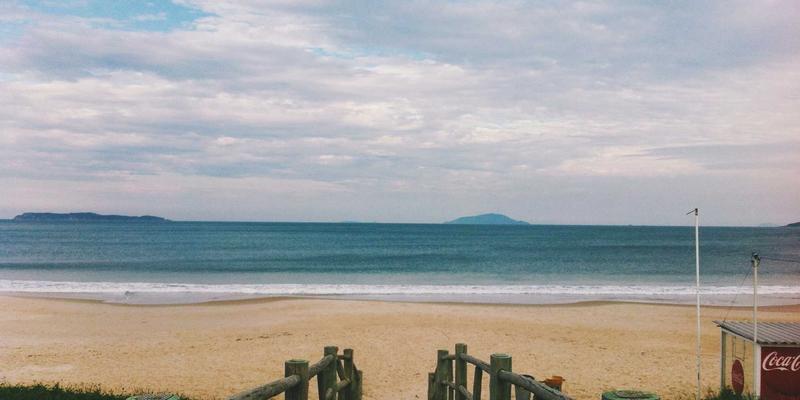 从五金制品到柔性显示：OLED发光材料与透明导电薄膜中的金属配件与工业材料革命