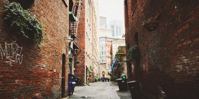 碳纤维复合材料：新能源汽车轻量化车身设计的革命性工业材料与关键工具