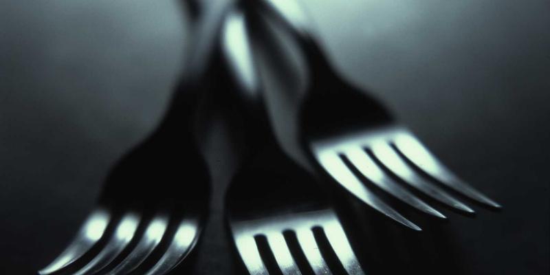 金属配件与工业材料的革新：新型分子筛与纳米催化剂如何为石油化工紧固增效